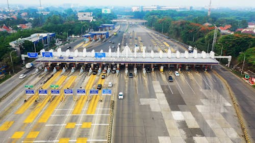 公路收費站的航拍畫面