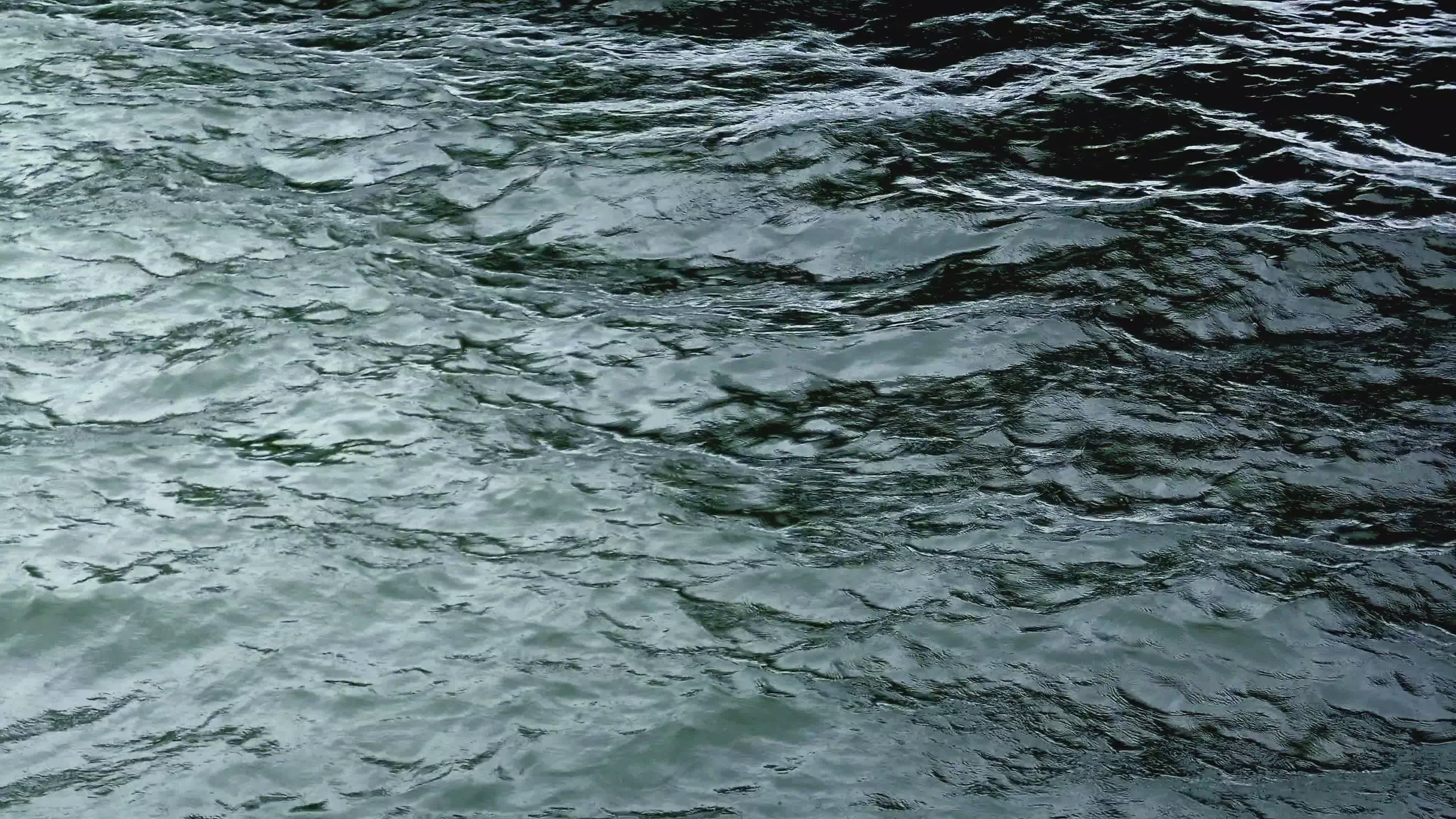 tranquil ocean waves in slow motion 33273906