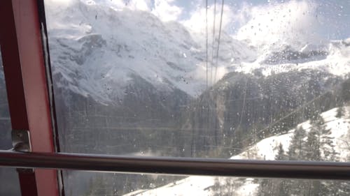 Blick Von Der Seilbahn Mit Blick Auf Die Schneebedeckten Berge