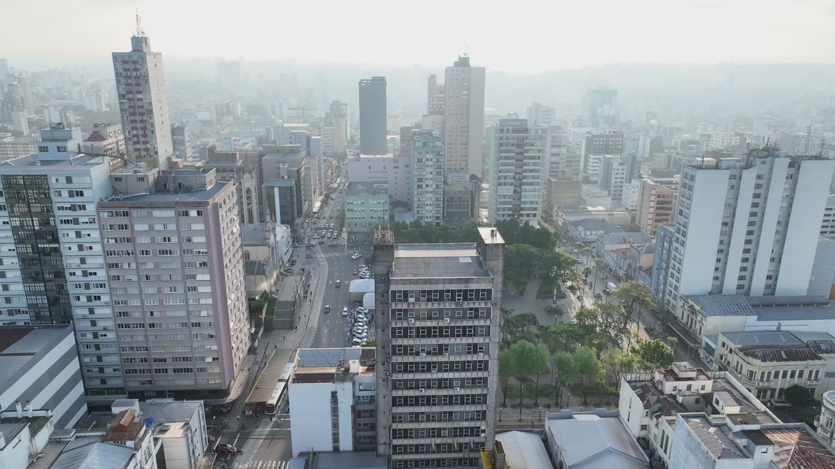 Vista aérea da orla do Guaíba, em Porto Alegre