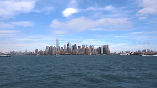 La Vue De New York Depuis La Baie De La Mer