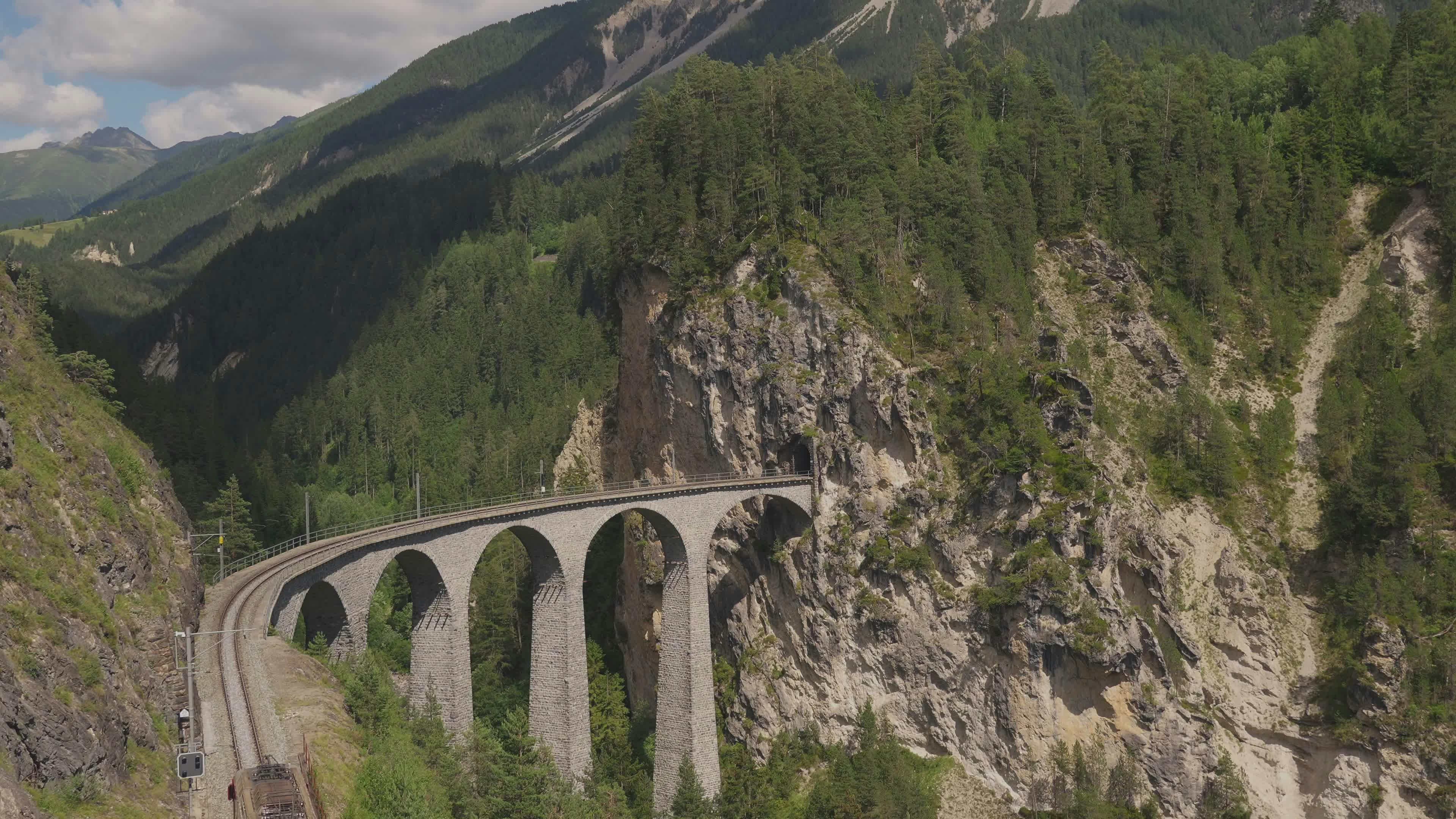 Video by Oskar Gross