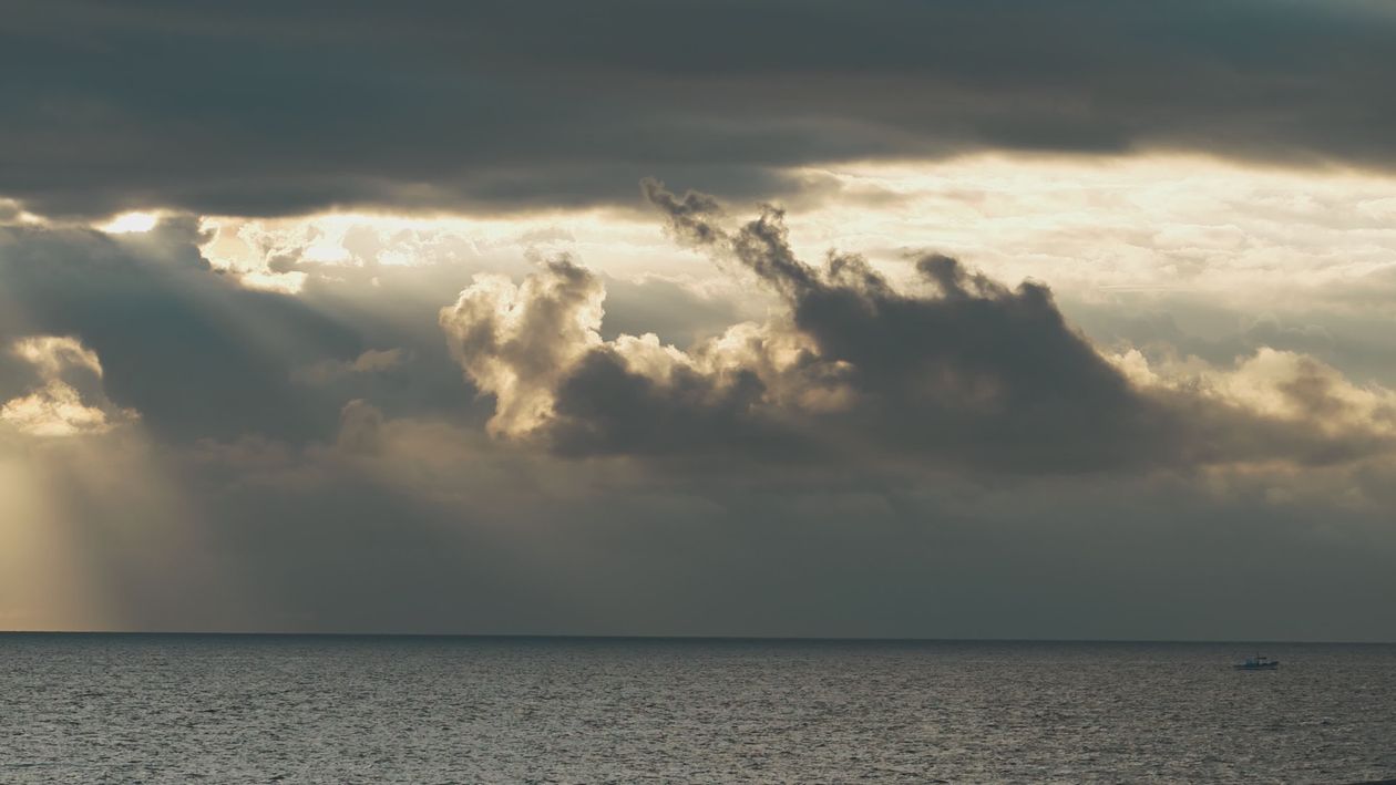 Dramatic Ocean Sunset with Dramatic Clouds Free Stock Video Footage ...
