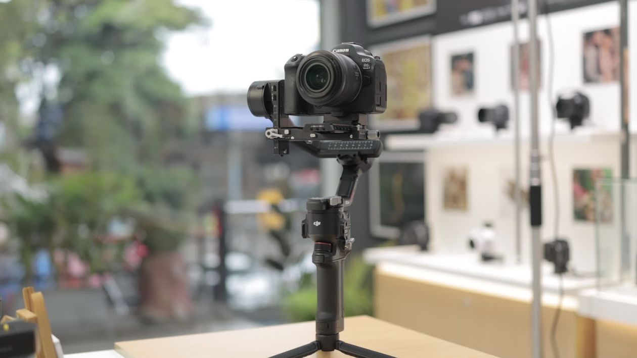 High-Quality DSLR Camera on Tripod in Store Free Stock Video Footage ...