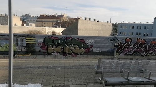 Graffiti Pintado En La Pared De La Estación De Tren