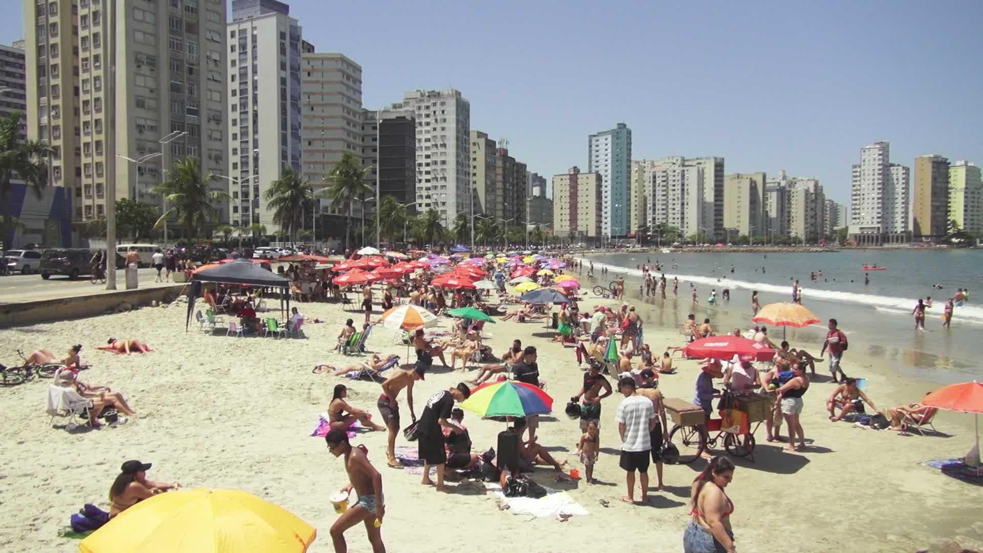 Hari Musim Panas Yang Semarak Di Pantai Yang Ramai Di Brasil · Video ...