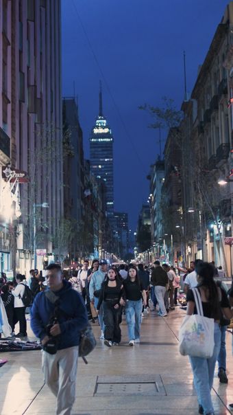 夜晚街道行人商业街免费下载视频素材