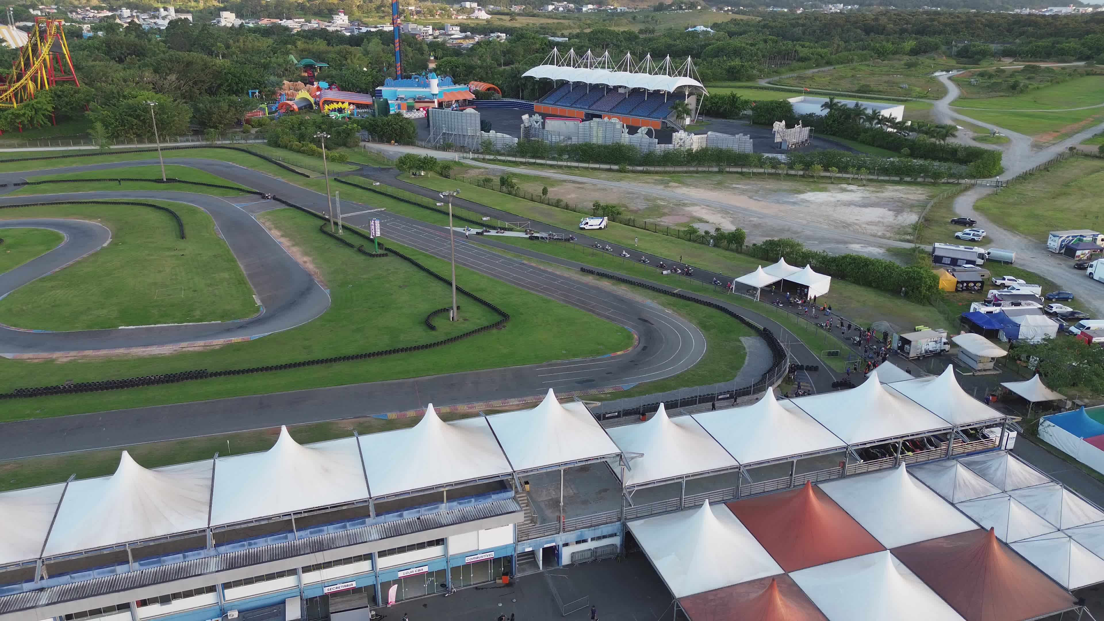 Vista Aérea Panorâmica Da Pista De Corrida De Kart · Vídeo profissional ...