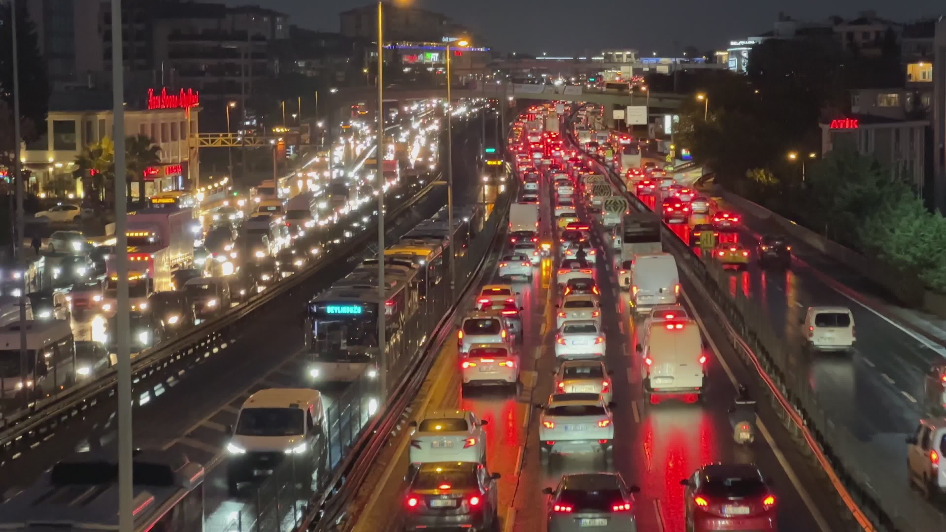 Busy Night Traffic on a City Highway Free Stock Video Footage, Royalty ...