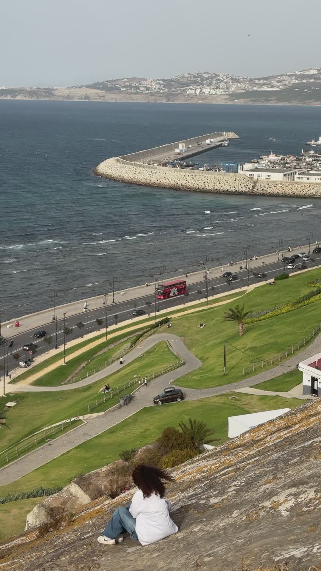 Point De Vue Panoramique Sur Le Paysage Côtier De Tanger · Vidéo gratuite