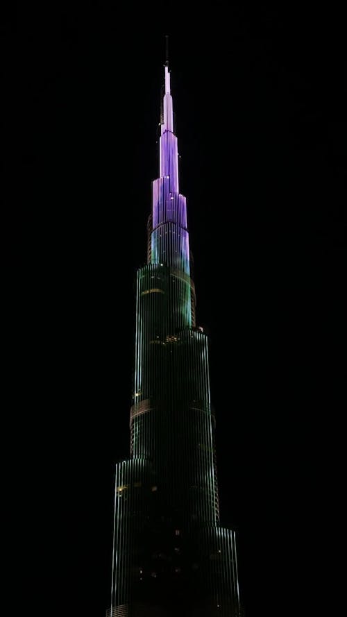 世界で最も高いビルからのライトショーディスプレイ