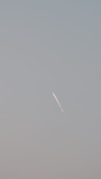 一颗人造卫星划过天际视频素材视频素材