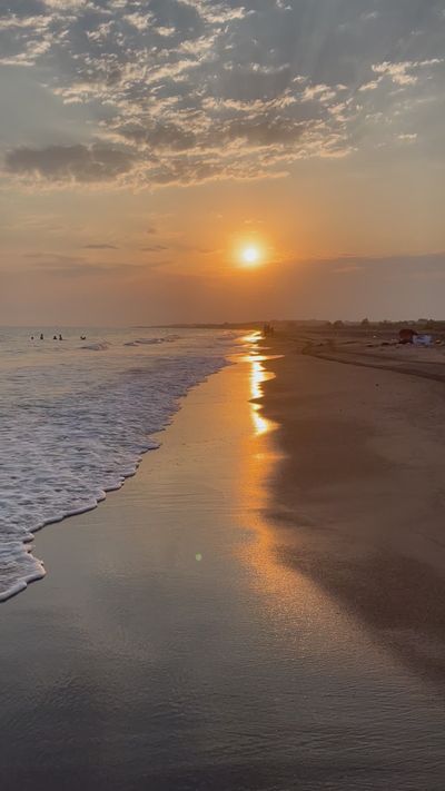 B.S. GÜLEŞAN's ocean waves sunset video