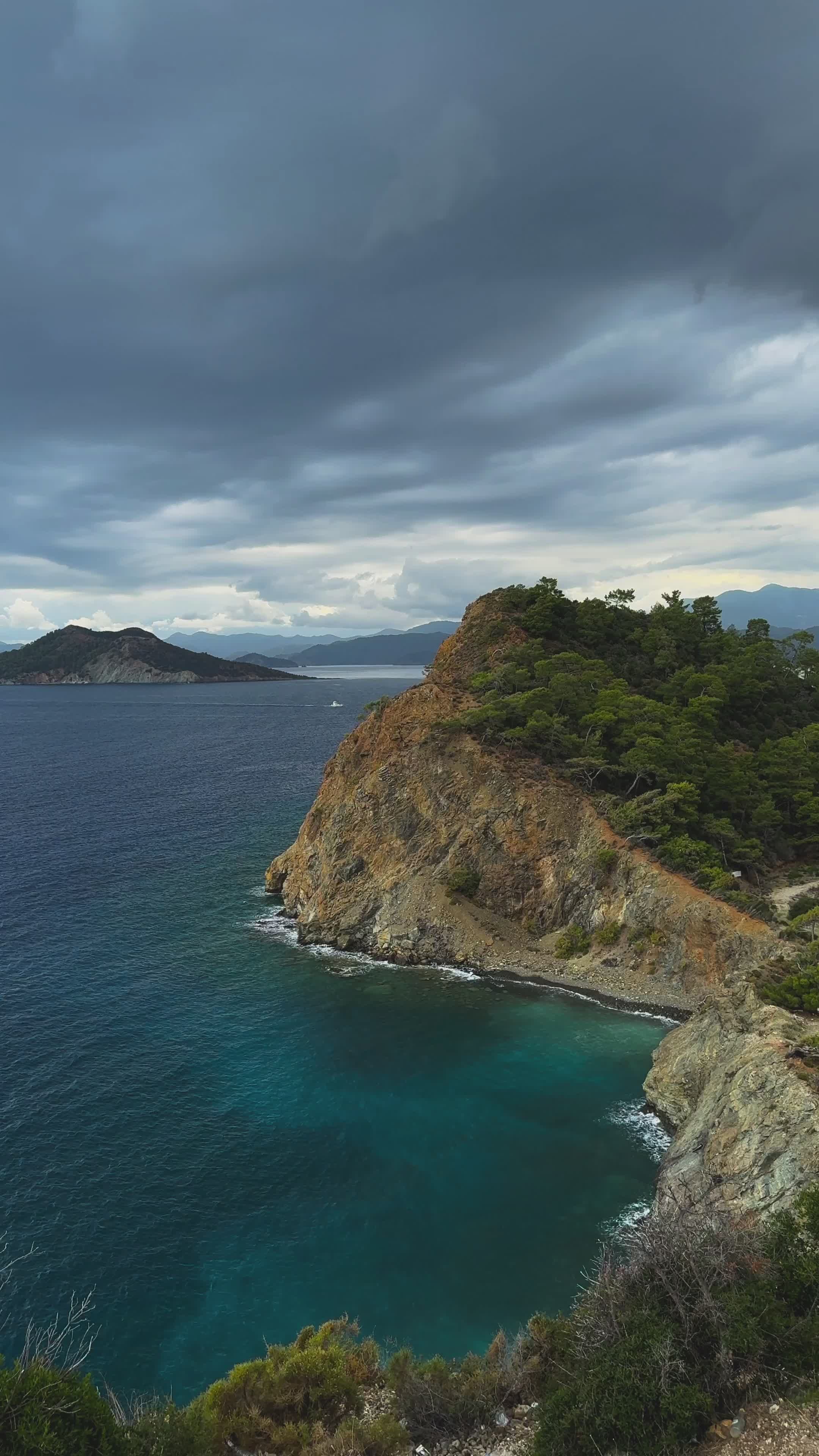 Vue Majestueuse Depuis La Falaise Sur La Mer Méditerranée · Vidéo gratuite