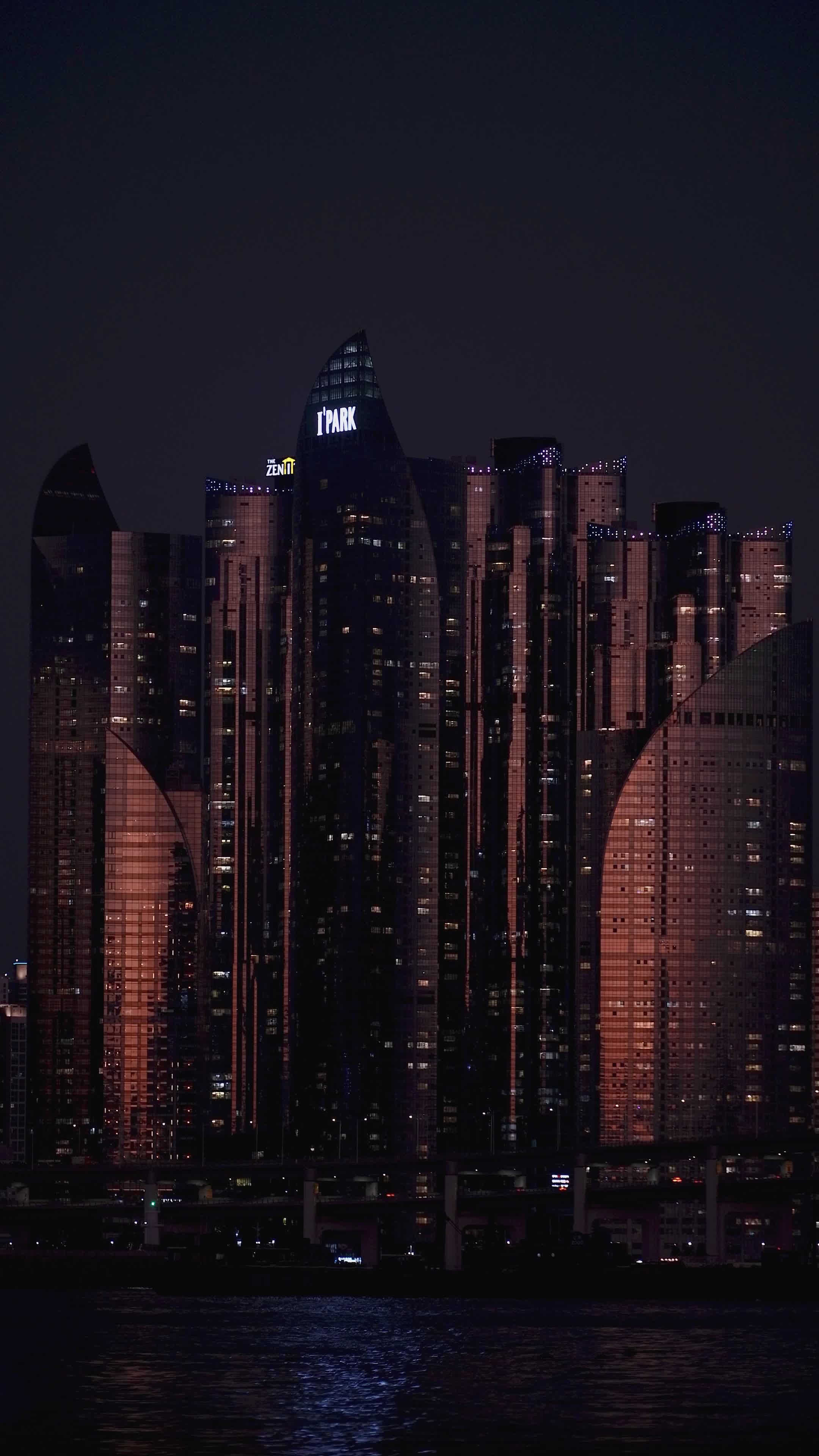 where to next?
📍 Hong Kong
🎥 정규송 Nui MALAMA · Pexels
#travel #city #citybreak #skyline #wanderlust