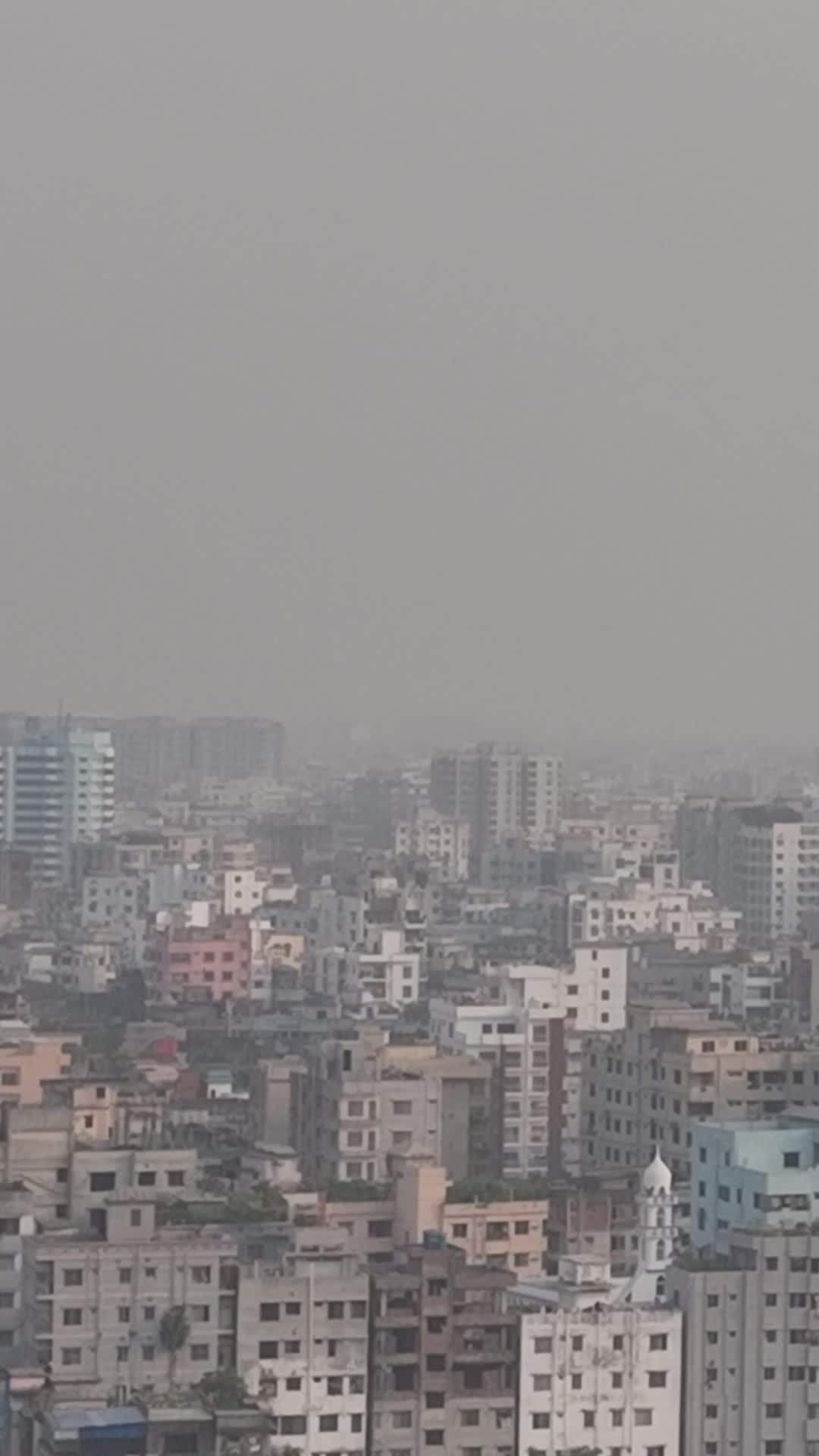 雾霾笼罩下的达卡市鸟瞰图 · 免费素材视频