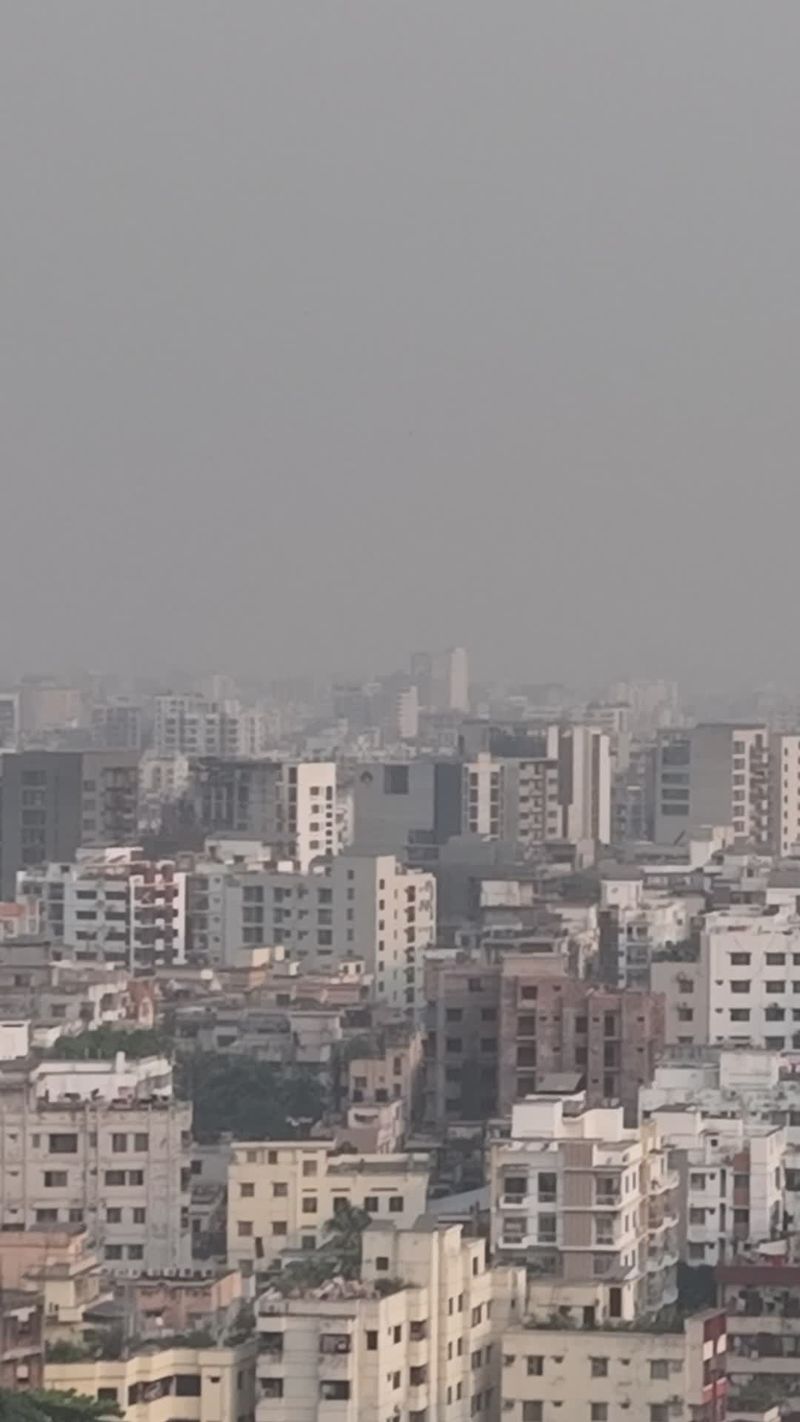 雾霾笼罩下的达卡市鸟瞰图 · 免费素材视频