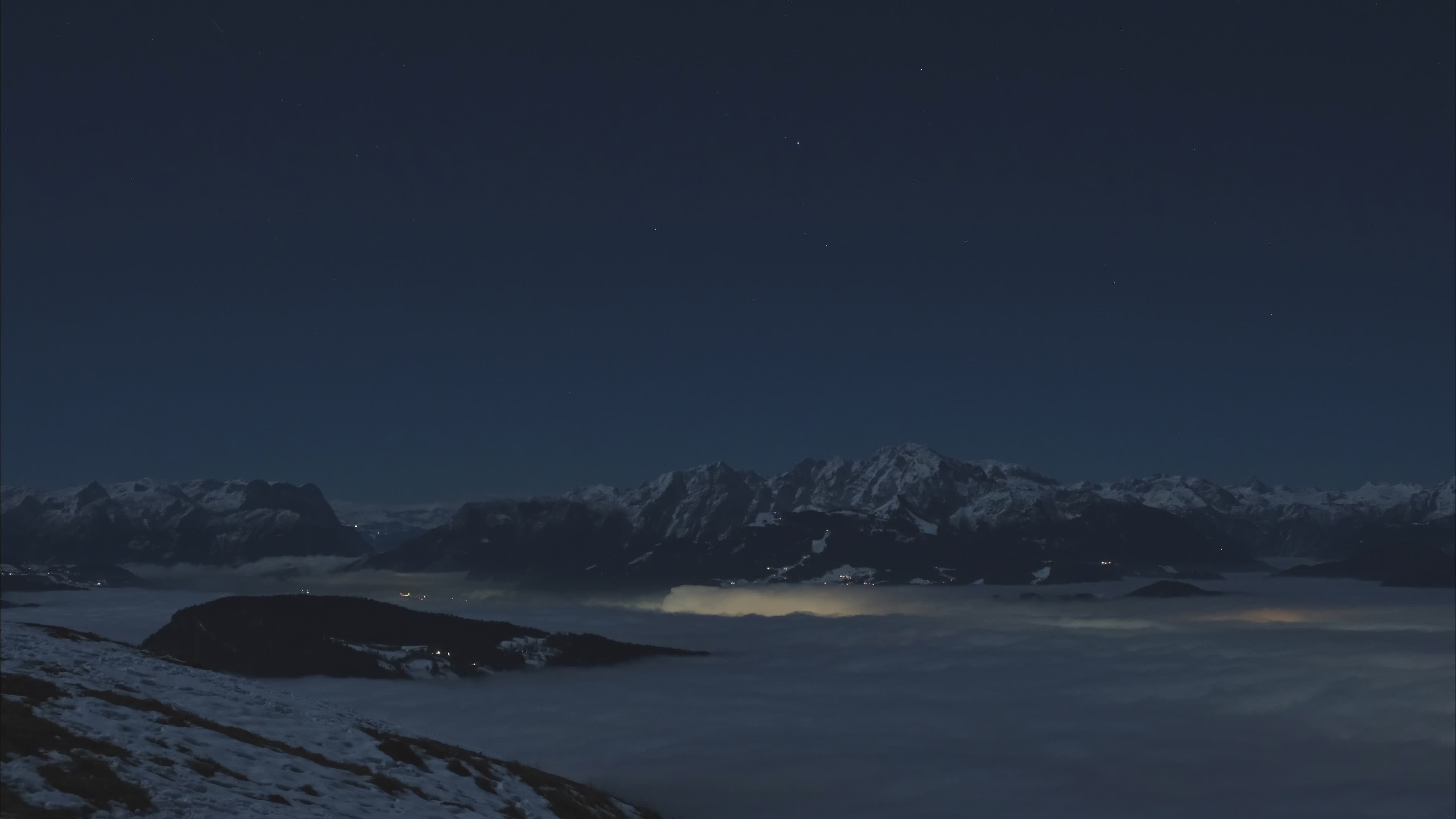 Impresionante Time Lapse Nocturno De Los Alpes · Vídeo de stock gratuito