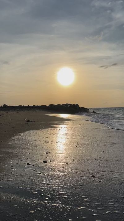 Khaoula ATTAR's ocean waves sunset video