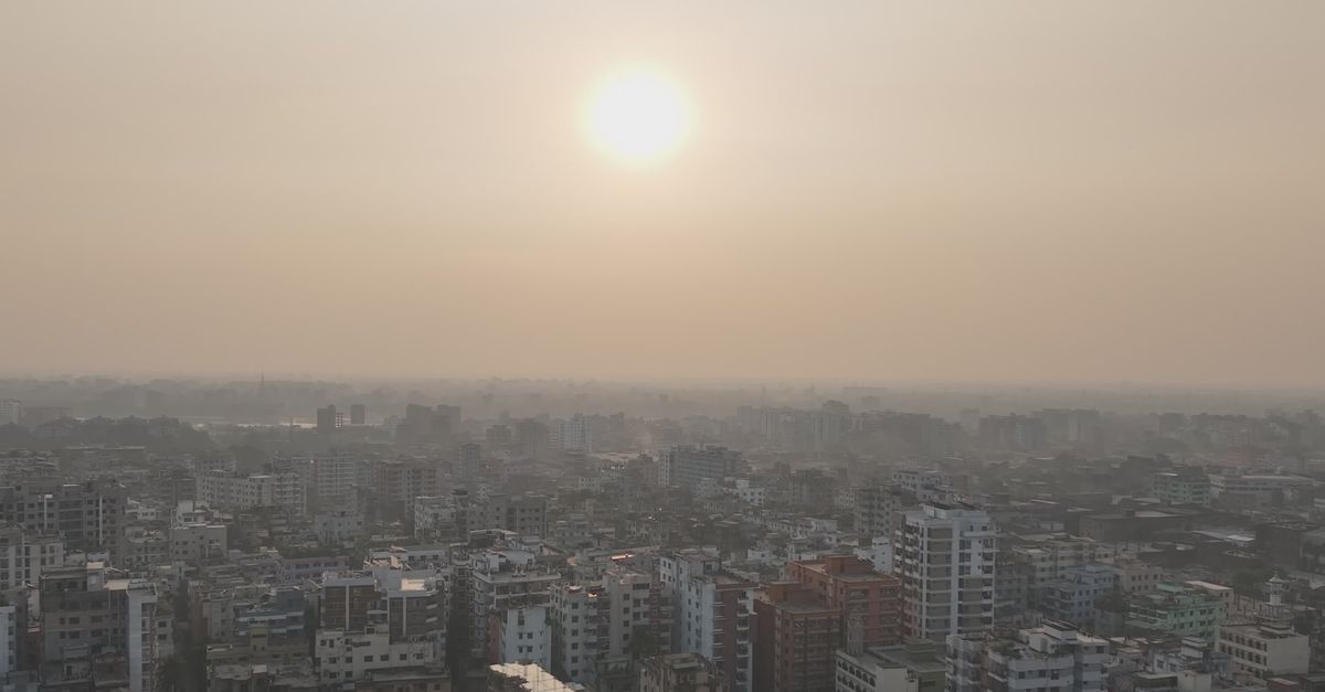 日落时分的达卡城市景观鸟瞰图 · 免费素材视频
