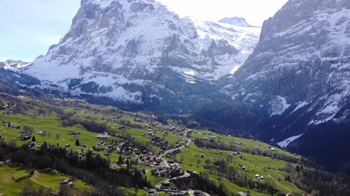 Luftaufnahmen Der Stadt Neben Dem Berg