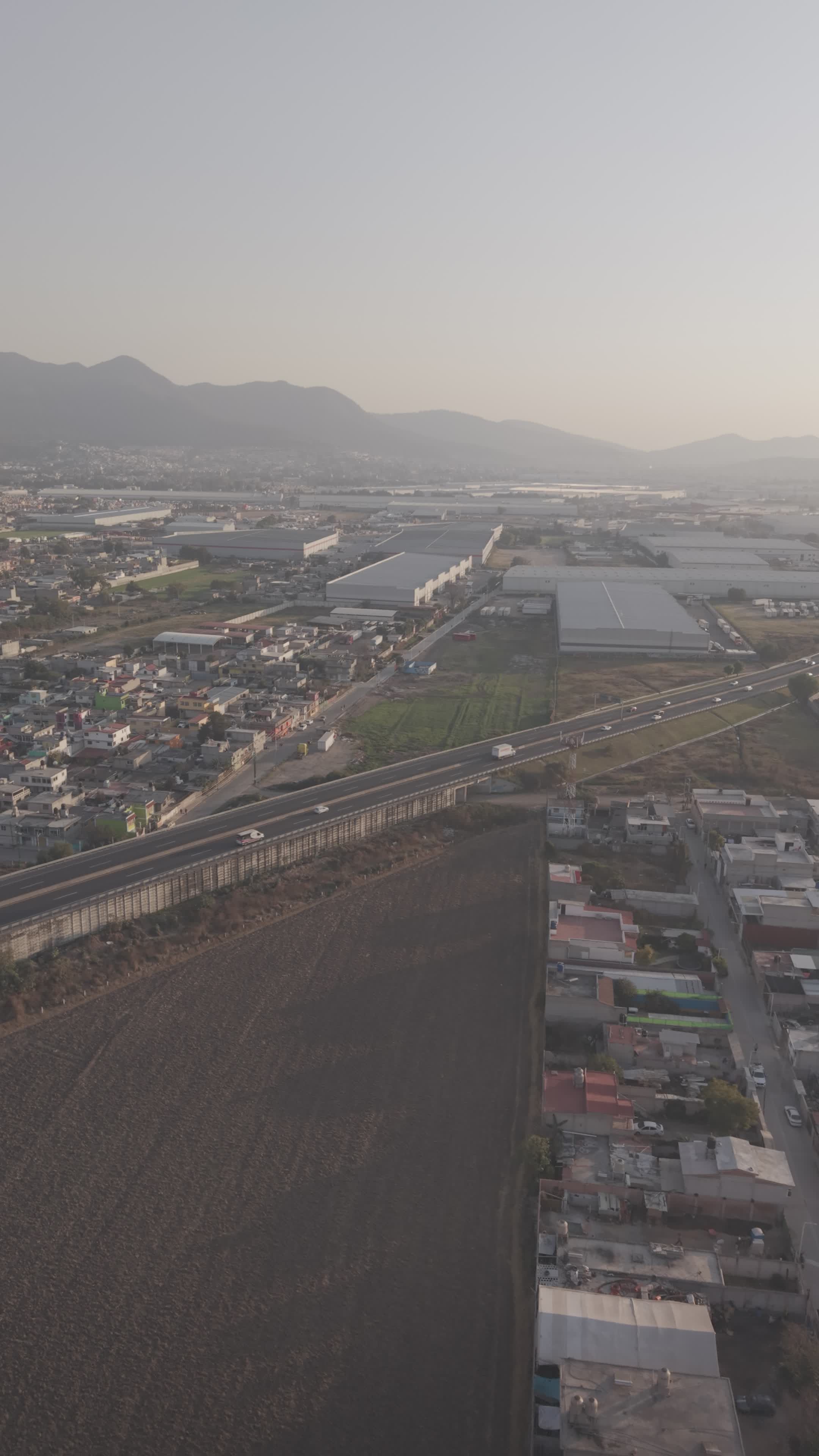 Vista Aérea Da Paisagem Rural Ao Entardecer. · Vídeo profissional gratuito