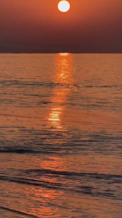 Alena Evseenko's ocean waves sunset video