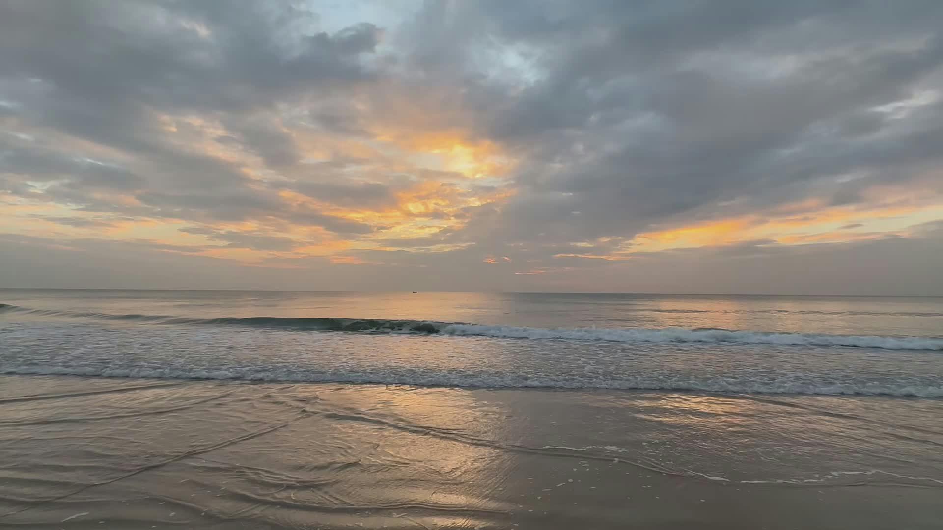 peaceful ocean sunset with gentle waves 35680792