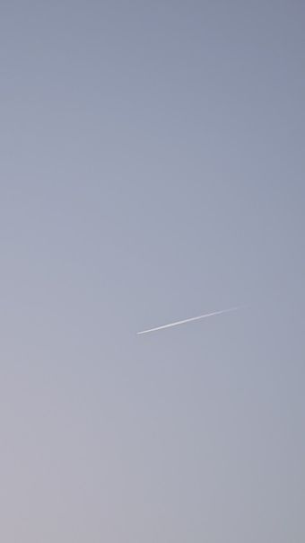 一颗人造卫星划过天际视频素材视频素材