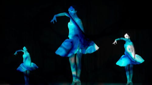 Een Groep Ballerina Met Een Phantom Masker Enscenering Van Een Live Optreden