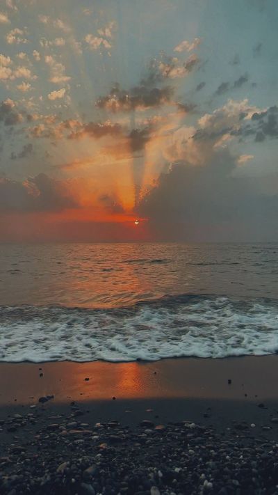 Elvin Muradzade's ocean waves sunset video
