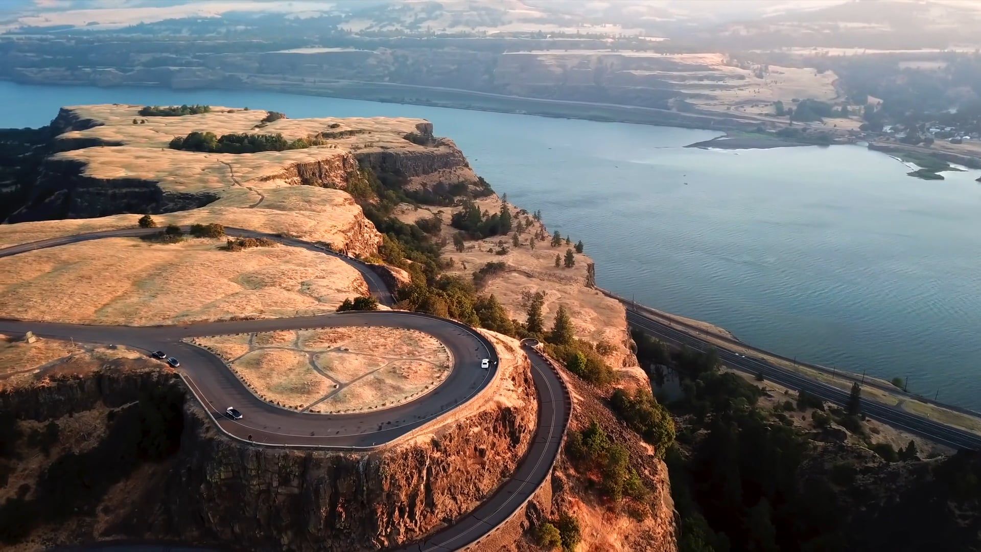 Een Lange En Kronkelende Weg Omhoog Het Berg Rots Plateau