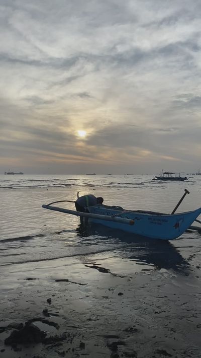 Darell Book's ocean waves sunset video