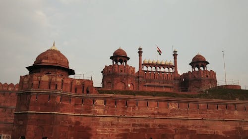 Tłum Turystów Odwiedzających Historyczny Czerwony Fort W New Delhi W Indiach