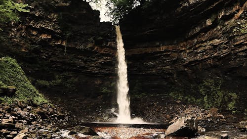 Images D'une Petite Cascade