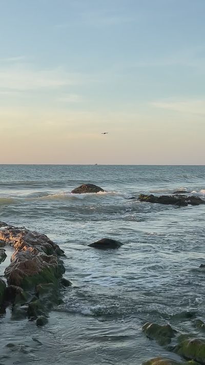 Bùi Hoàng Long's ocean waves sunset video