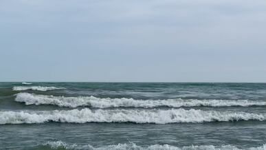 serene ocean waves on a cloudy day