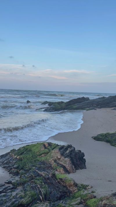 Travel Oyo's ocean waves sunset video