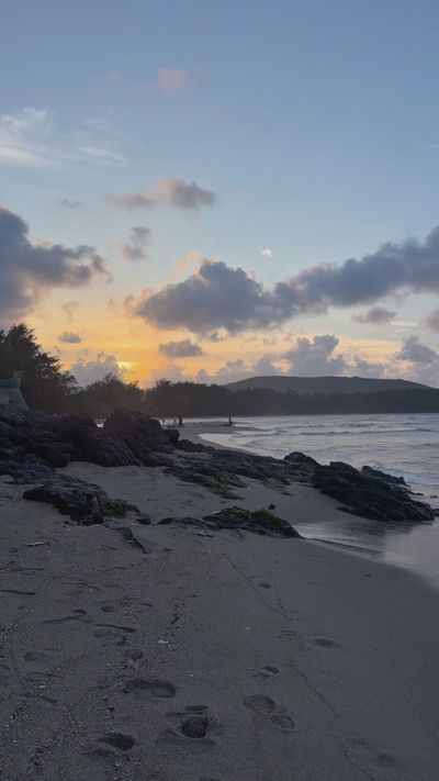 Travel Oyo's ocean waves sunset video