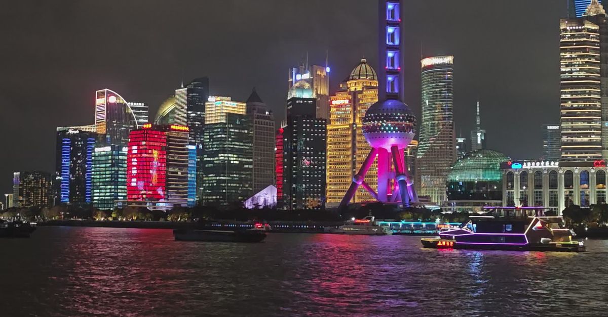 上海天际线的绚丽夜景 · 免费素材视频