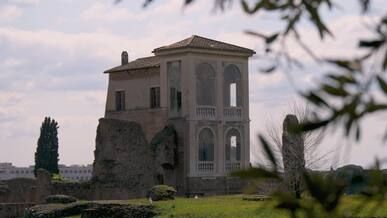 ancient roman ruins with historic architecture