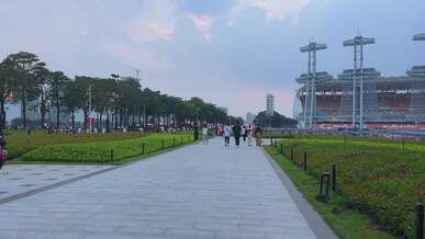 strolling down tianhe district park