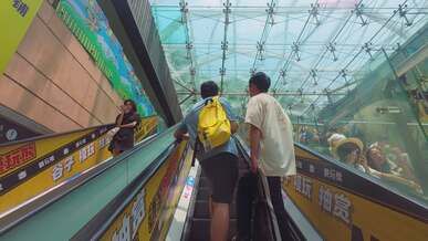 exploring guangzhou shangxiajiu pedestrian street
