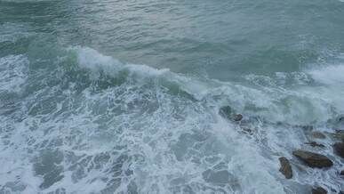 peaceful ocean waves crashing on rocks