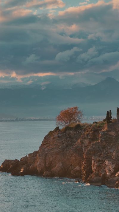 Gürsu Yaman's fantasy landscape cinematic video