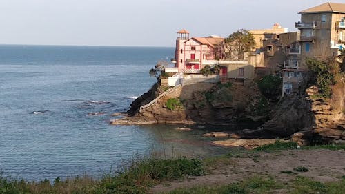 Häuser Auf Einer Klippe Am Meer Gebaut