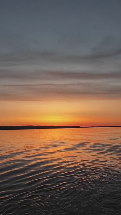 Aleksandr Jak's ocean waves sunset video
