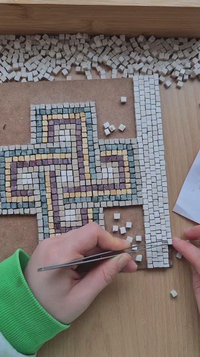 Saliha Nur Söğütlü's geometric patterns animation video