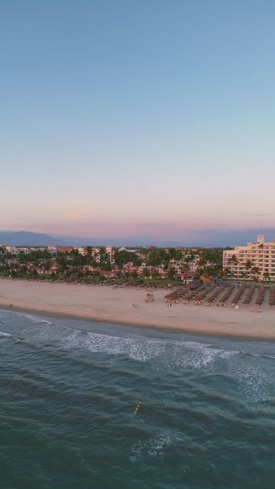 Alfonso Romo's ocean waves sunset video