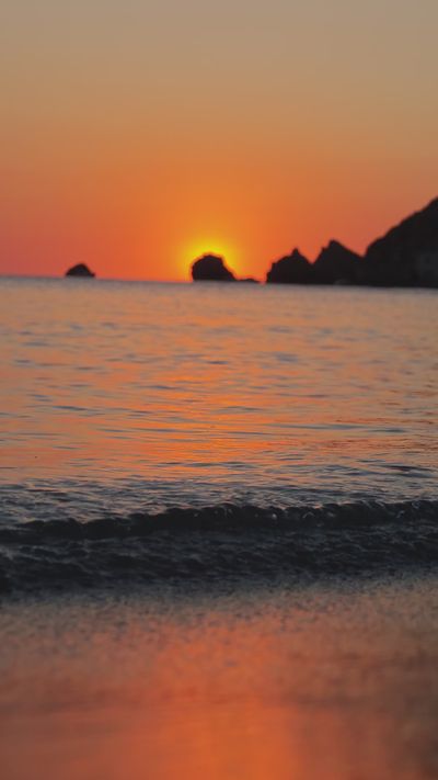 Viorel Dragos's ocean waves sunset video